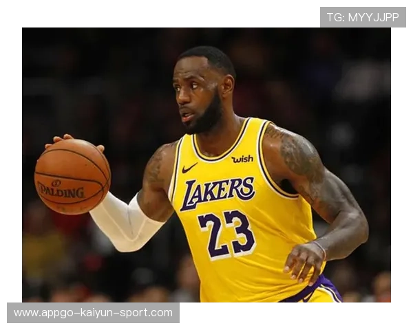 詹姆斯单场贡献5次抢断展现历史顶级外线扫荡能力